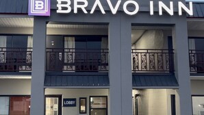 A modern building with a sign reading "BRAVO INN" and a lobby entrance. - I-26 Inn (Johnson City)