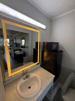 Televisión de pantalla plana de 32 pulgadas con canales por satélite