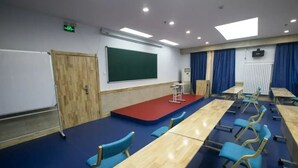 A conference room with a stage, blue chairs, and a whiteboard. - Home Inn Hotel Beijing Capital Airport No.3 Terminal (Beijing)
