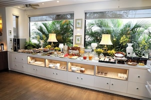 Free daily continental breakfast