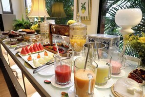 Free daily continental breakfast