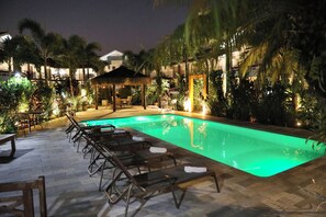Outdoor pool, open 8:00 AM to 11:00 PM, sun loungers - Hotel Roda D' Água (Andradina)