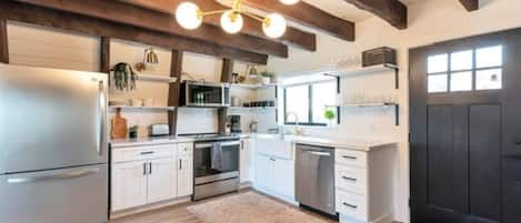 Kühlschrank, Mikrowelle, Ofen, Herdplatte