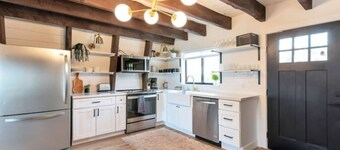 Mountain Retreat Cabin,  Self Check-In, Parking