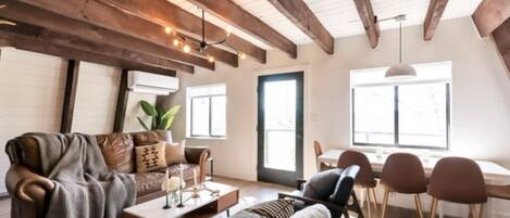 Fernseher, Kamin, Arbeitsbereiche