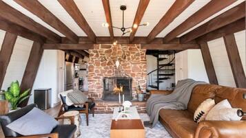 电视、壁炉、办公室