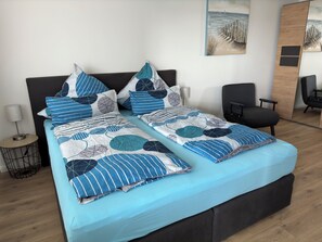 1 bedroom, in-room safe, iron/ironing board, travel crib - Ferienwohnung Havenwelten (Bremerhaven)