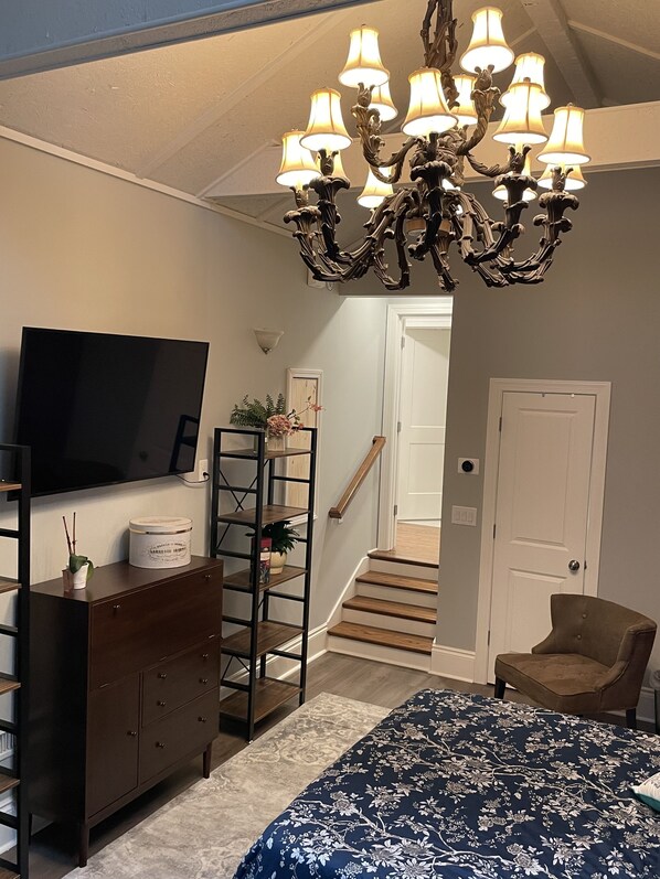 1 室のベッドルーム、デスク、旅行用ベビーベッド、WiFi