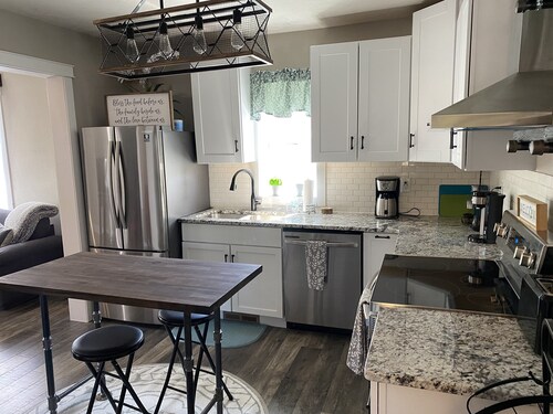 Cozy Newly Renovated Cottage 