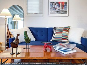 Smart TV, Netflix, DVD player, streaming services - Your Annapolis Waterfront retreat -  ready for a winter getaway! (Annapolis)