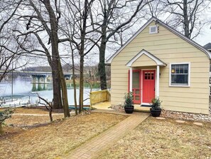 Exterior - Your Annapolis Waterfront retreat -  ready for a December  or January Annapolis getaway!  Midnight Madness Downtown Annapolis -Dec 18 , or <br>Getaway music weekend?  Check out Ram's Head On Stage! (Annapolis)