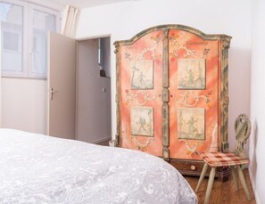 1 bedroom, iron/ironing board, free WiFi, bed sheets