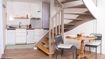 Fridge, stovetop, coffee/tea maker, toaster