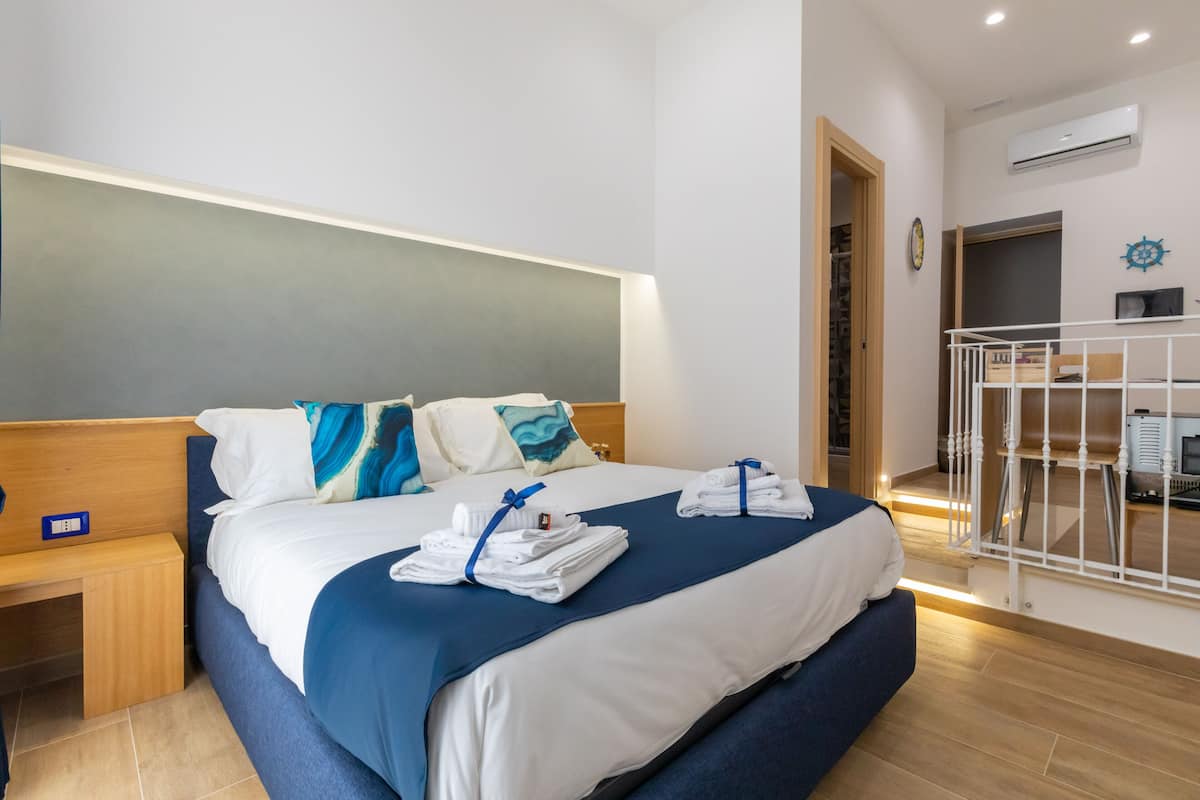 Comfort Room, Balcony | In-room safe, desk, soundproofing, free WiFi