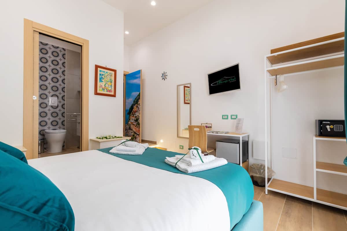 Double Room, Balcony | In-room safe, desk, soundproofing, free WiFi