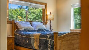 2 bedrooms, iron/ironing board, travel crib, free WiFi