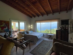 2 habitaciones, escritorio, tabla de planchar con plancha y wifi gratis 