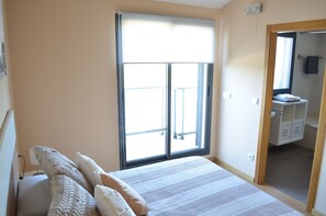 3 slaapkamers, een strijkplank/strijkijzer, gratis wifi, beddengoed