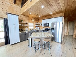 冰箱、微波炉、烤箱、炉灶