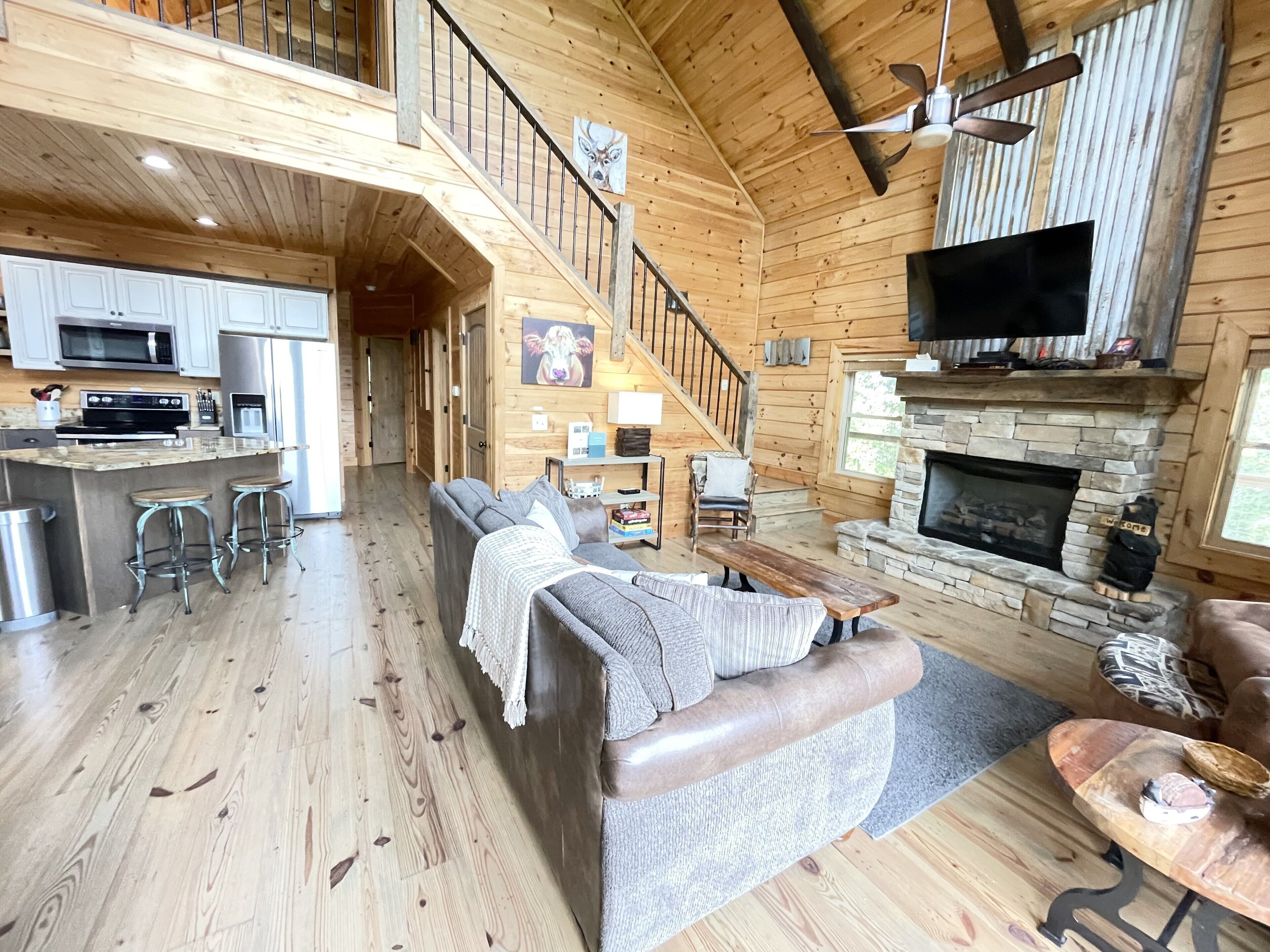 Hilltop Haven - Luxury Cabin w/ Mountain Views - Near NOC, Polar Express, Hiking