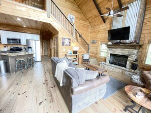 Smart TV, chimenea y reproductor de DVD 