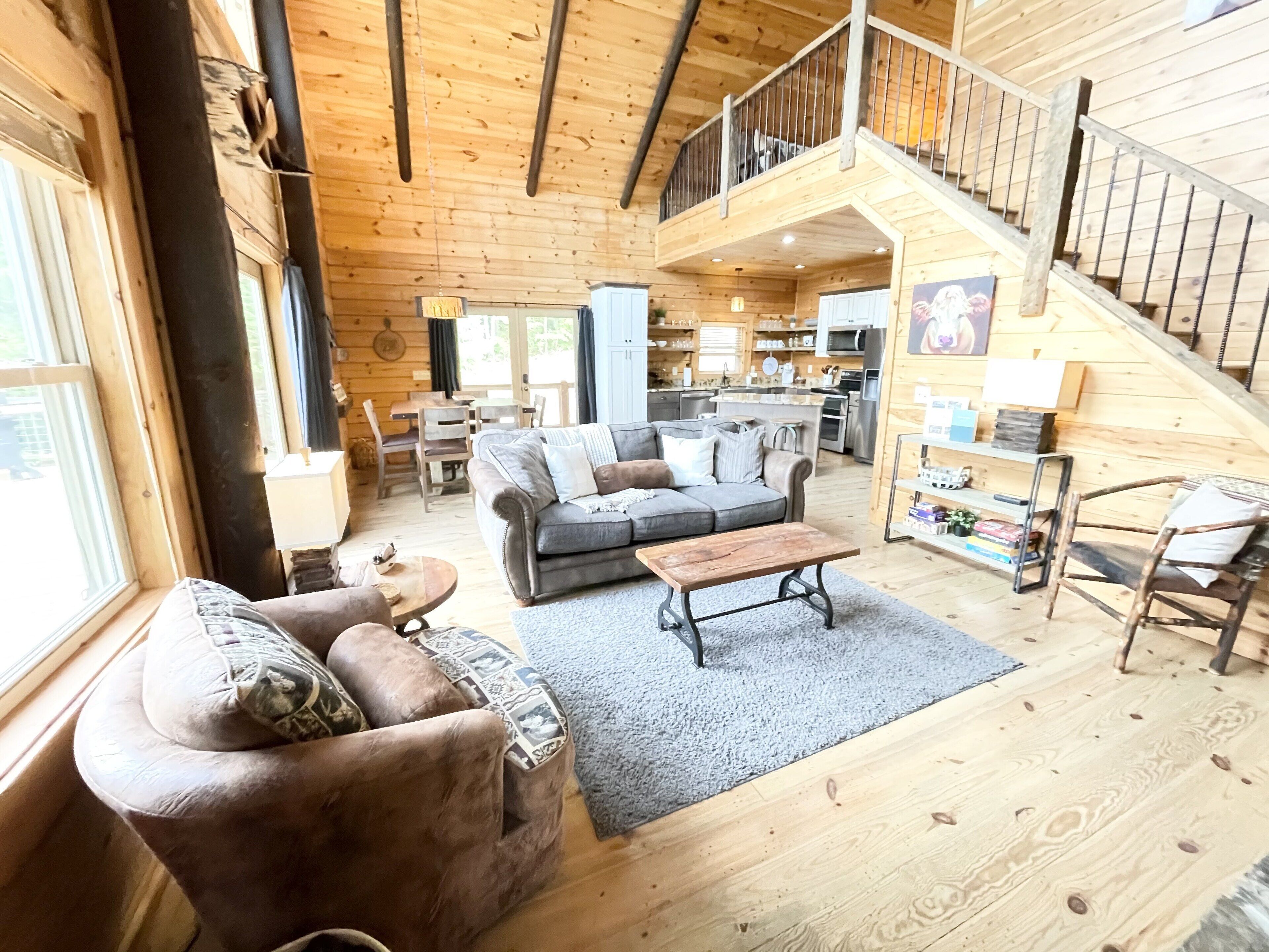 Hilltop Haven - Luxury Cabin w/ Mountain Views - Near NOC, Polar Express, Hiking