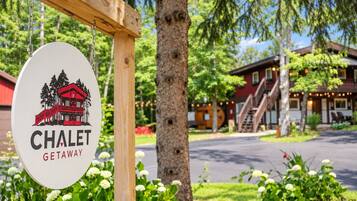 Chalet Getaway: Chalet welcome sign