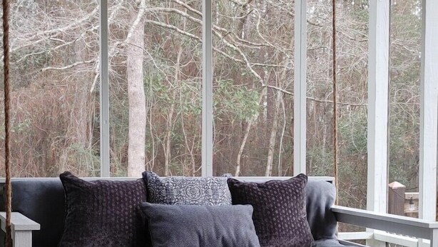 A cozy room with a grey sofa, patterned cushions, a wooden table, and a rug. - Bass Ranch, just behind Bird Island. The perfect spot for Great Bass Fishing ! (Carriere)