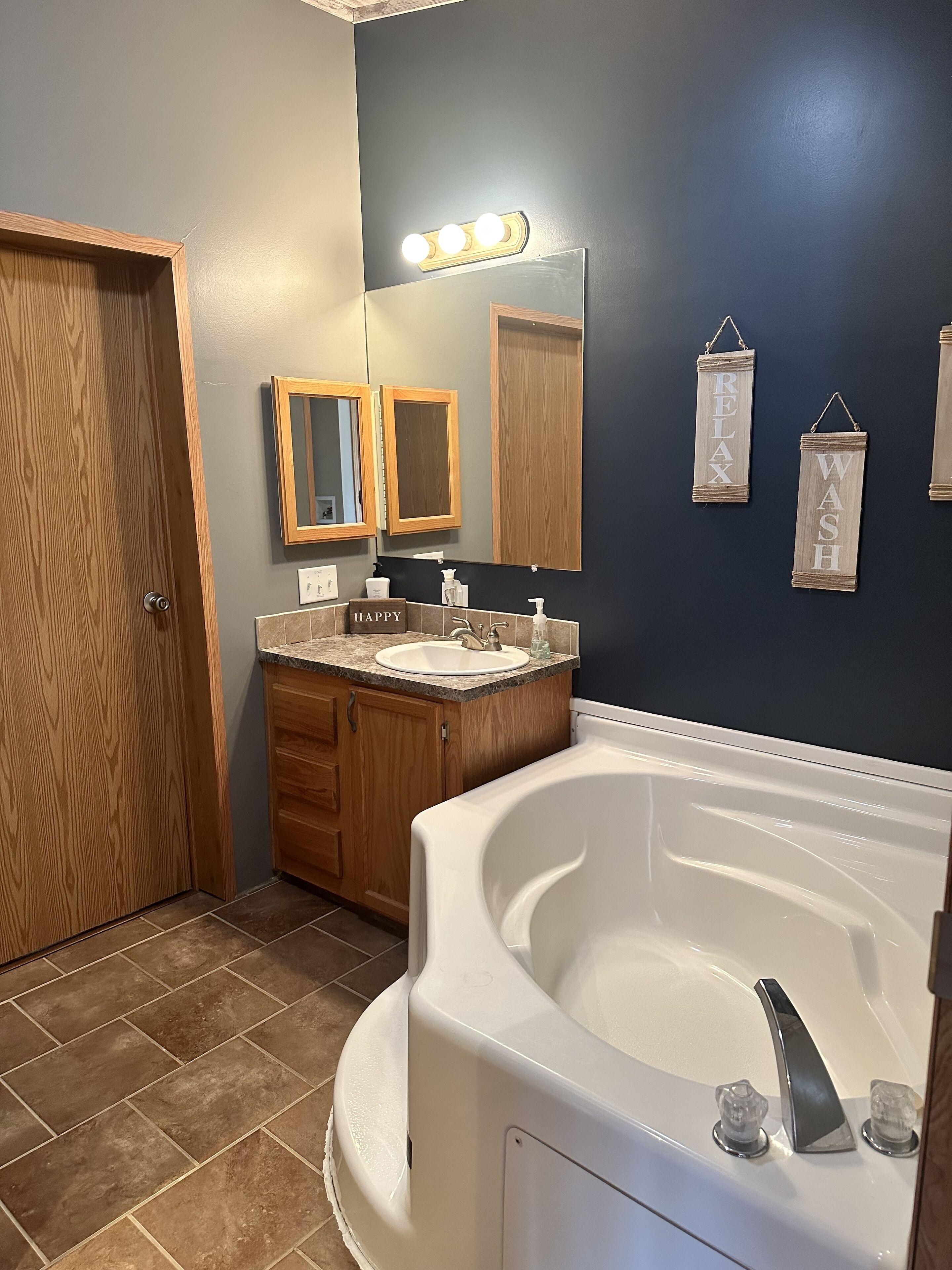 3 bed/ 2 bath Cabin on the South Dakota side of Lake Traverse