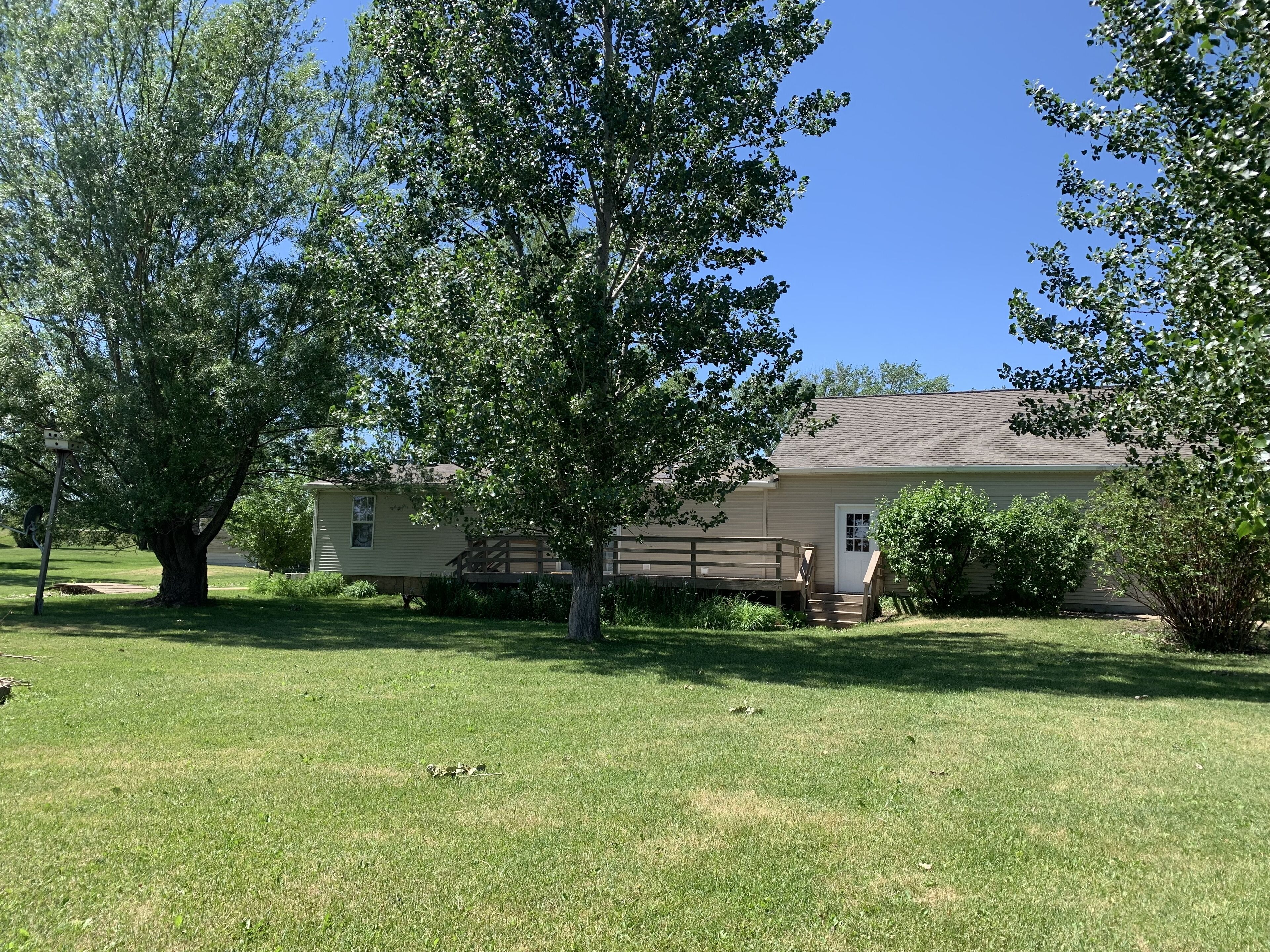 3 bed/ 2 bath Cabin on the South Dakota side of Lake Traverse