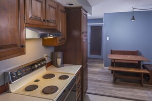 Premium Room, 1 King Bed with Sofa bed, Kitchen | Private kitchen | Microwave