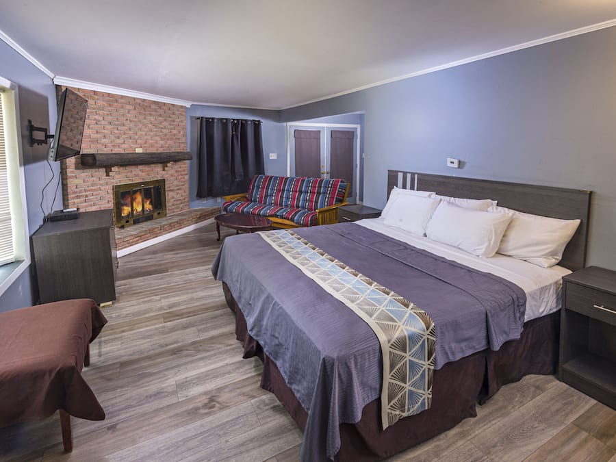 Premium kamer, 1 kingsize bed met slaapbank, keuken | Een bureau, een laptopwerkplek, verduisterende gordijnen, gratis wifi