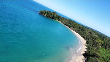 Una playa cerca