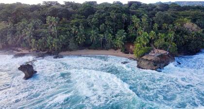 Beautiful House 2 blocks from beach with AC