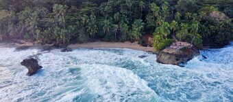 Beautiful House 2 blocks from beach with AC