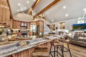 Interior - Toiyabe Luxury 6BR + Loft, 5BA, Spa,8 Min to Ski (South Lake Tahoe)