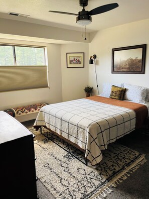 2 Schlafzimmer, Schreibtisch, Bügeleisen/Bügelbrett, kostenloses WLAN