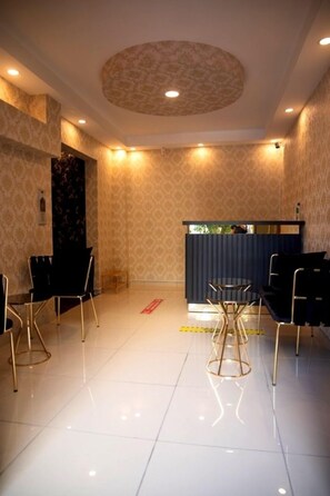 Lobby - The Hera 30 Suit (Istanbul)