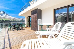 Outdoor dining - Penthouse 3-bed apartment with large balcony, stunning views (Flaine)