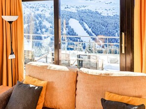 TV - Penthouse 3-bed apartment with large balcony, stunning views (Flaine)