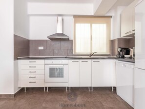 Microwave, coffee/tea maker, toaster - HOMEABOUT CERVANTES APARTMENT 24 (2BR 1BT) (Malaga)