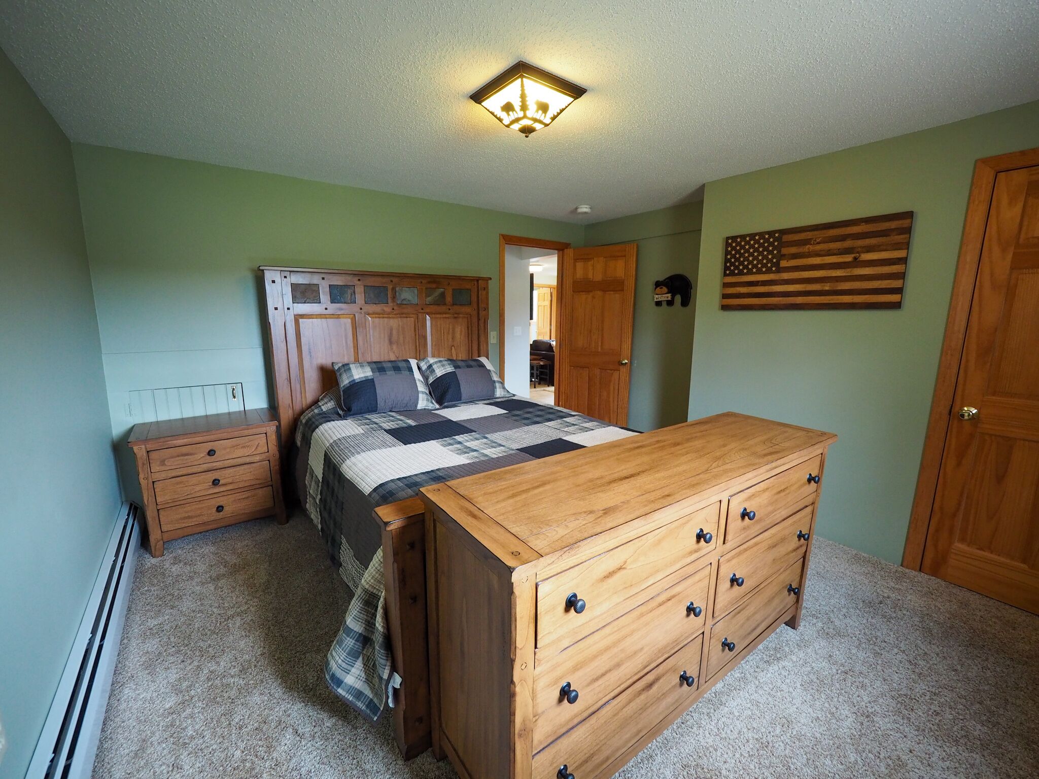 5-bedroom cabin on large private lot in East Burke near KINGDOM TRAILS