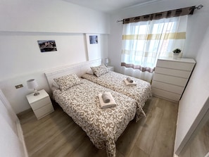 1 chambre, coffres-forts dans les chambres, fer et planche à repasser
