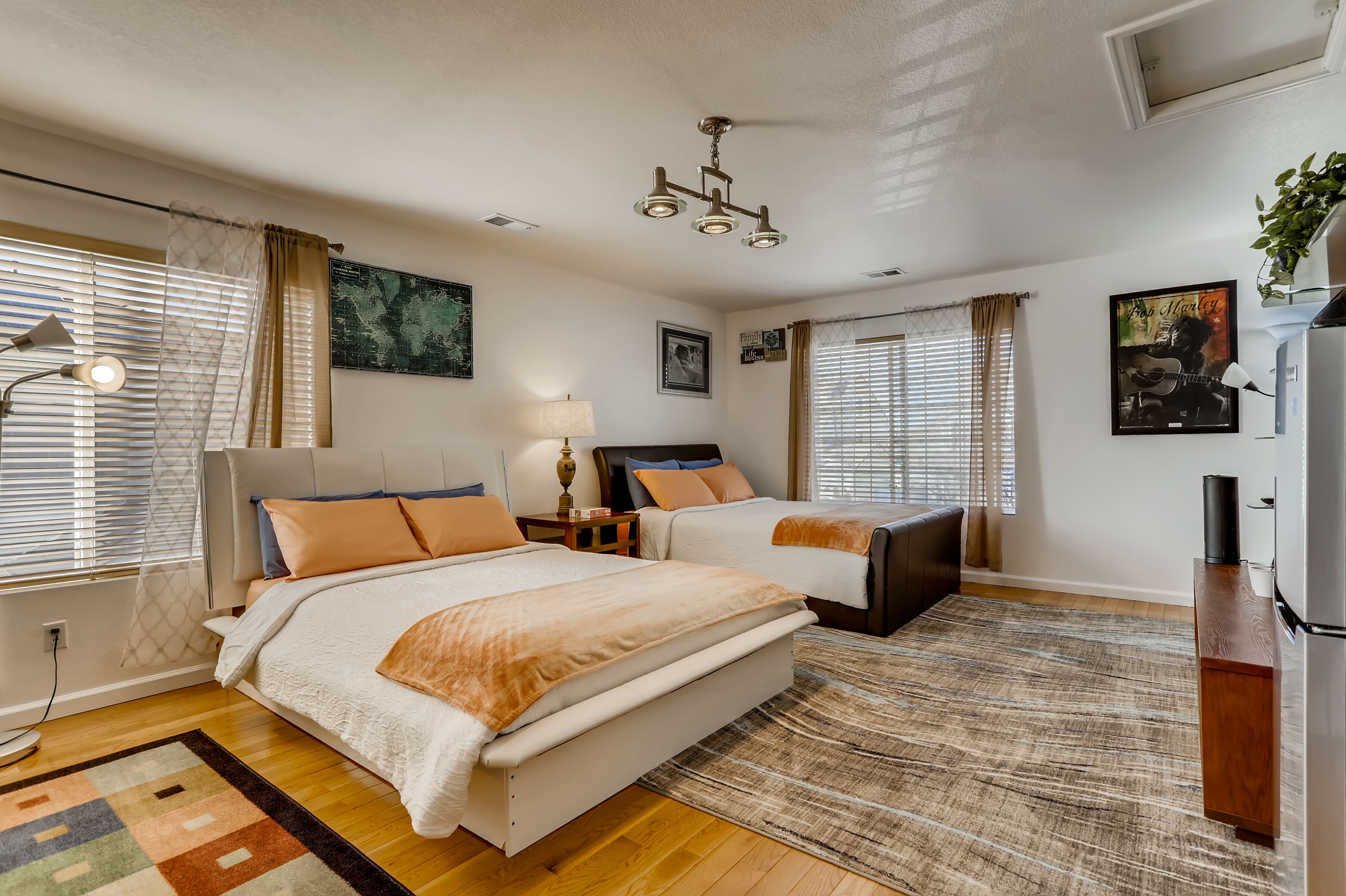 **Elegant Home** With Movie Theatre & Gym Near DEN