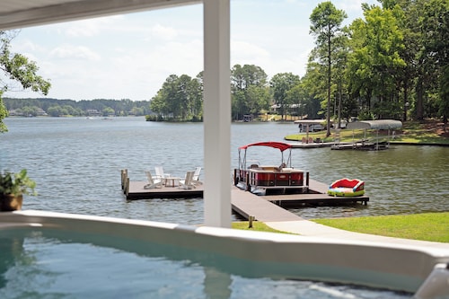 Lakefront Lux: Spa, Dock, Game Room, Fire Pit, Boat Rental, Pet Friendly