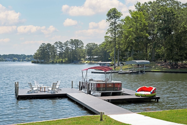 Private dock on Lake Oconee. Ask about our on-site boat rentals!