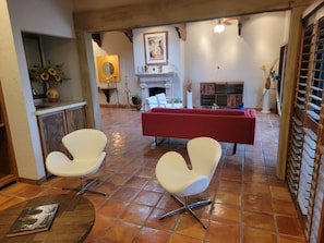 Interior - SUNSHINE FAMILY GETAWAY. NICE CONDO NEAR I10 WITH 4 QUEEN BEDS GREAT VIEW. (El Paso)