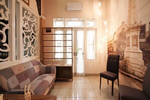 Living area - OYO 3986 Just 11 Boutique Residence Syariah (Ngaglik)