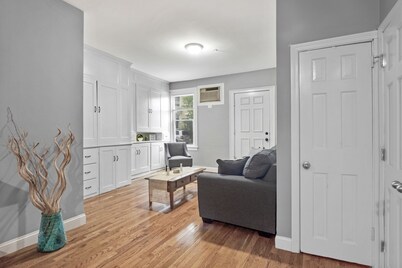 Prime Location!WALK TO WATER & HISTORIC DISTRICT!PRIVATE Large first floor apt!