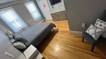 1 chambre, fer et planche à repasser, Wi-Fi gratuit, draps fournis